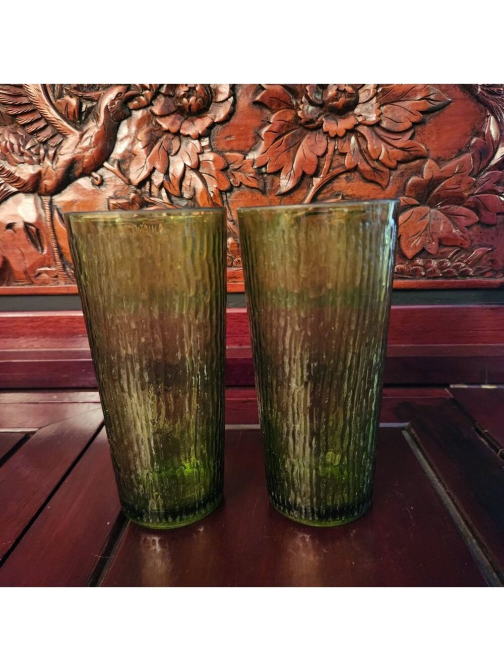 Set Of 2 Vintage Green Textured Bark Glass Tumblers Tall Retro Drinkware